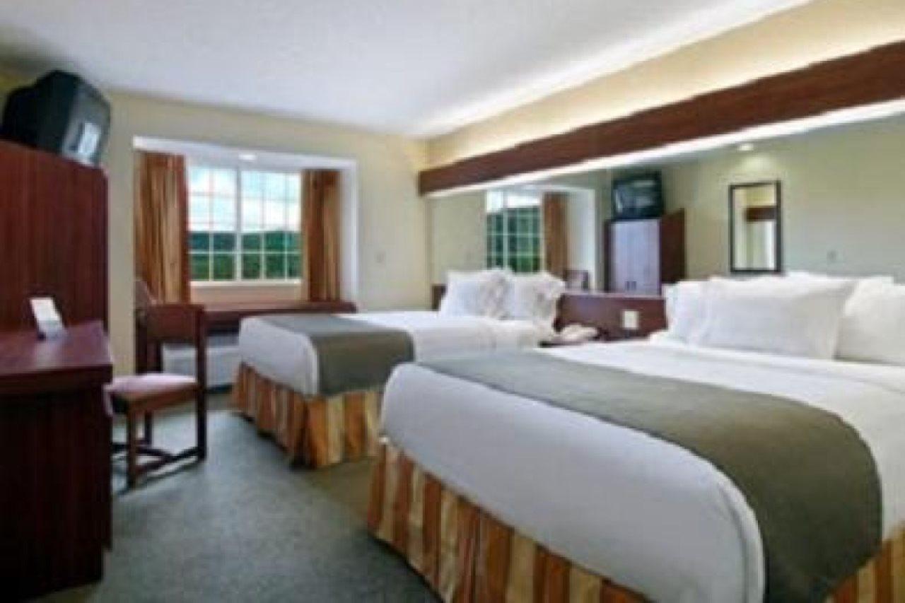Microtel Inn And Suites Gassaway Екстер'єр фото
