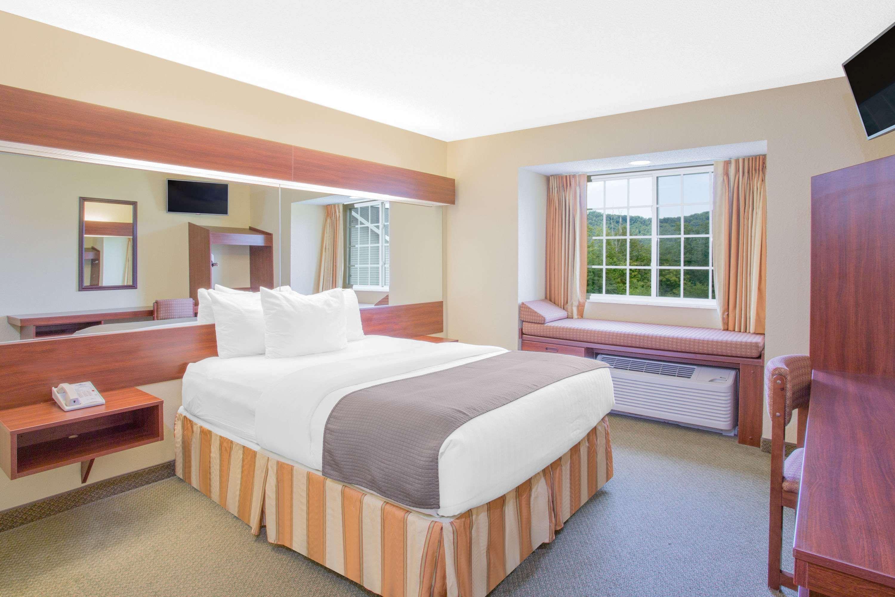 Microtel Inn And Suites Gassaway Екстер'єр фото