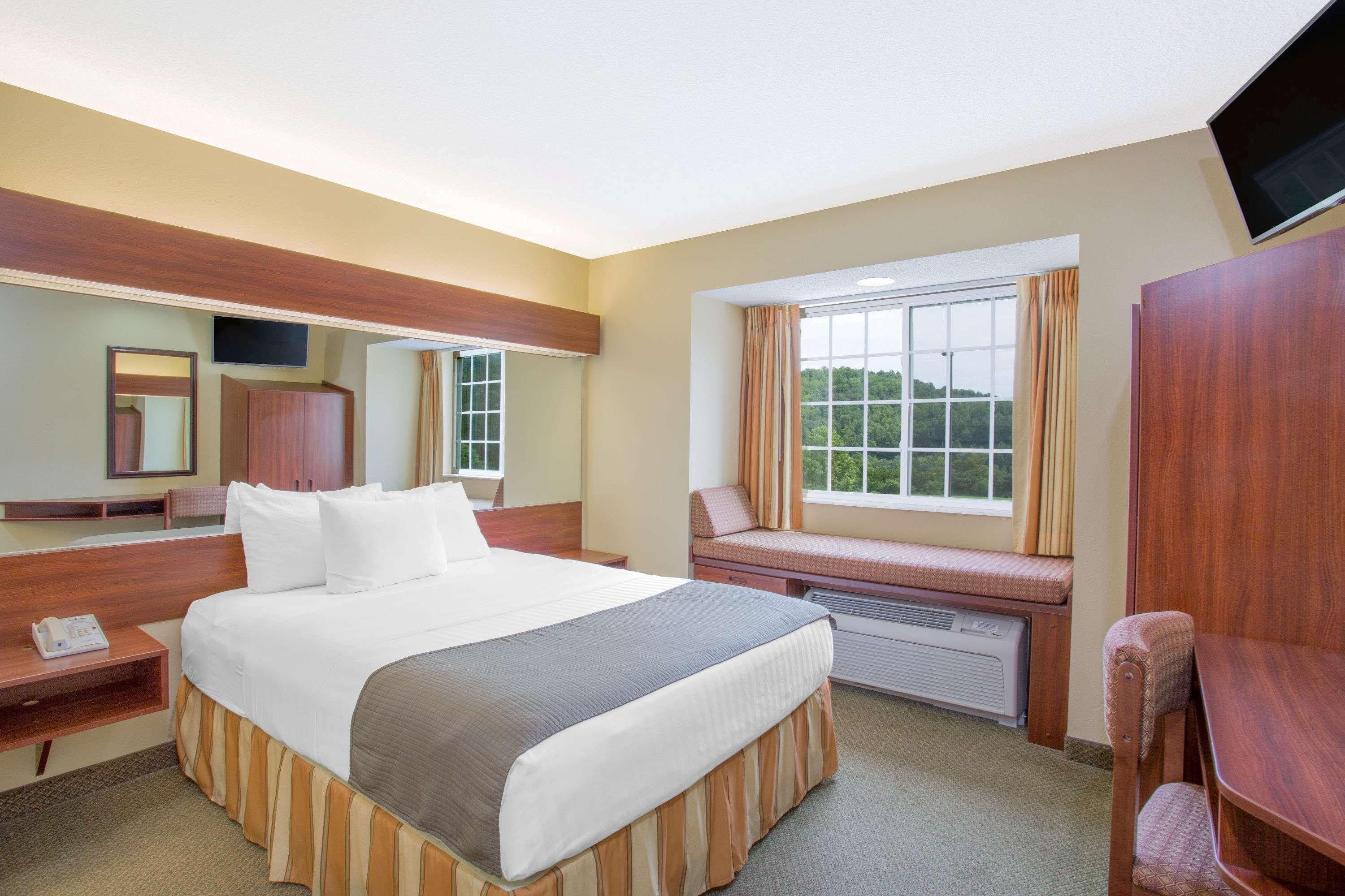Microtel Inn And Suites Gassaway Екстер'єр фото
