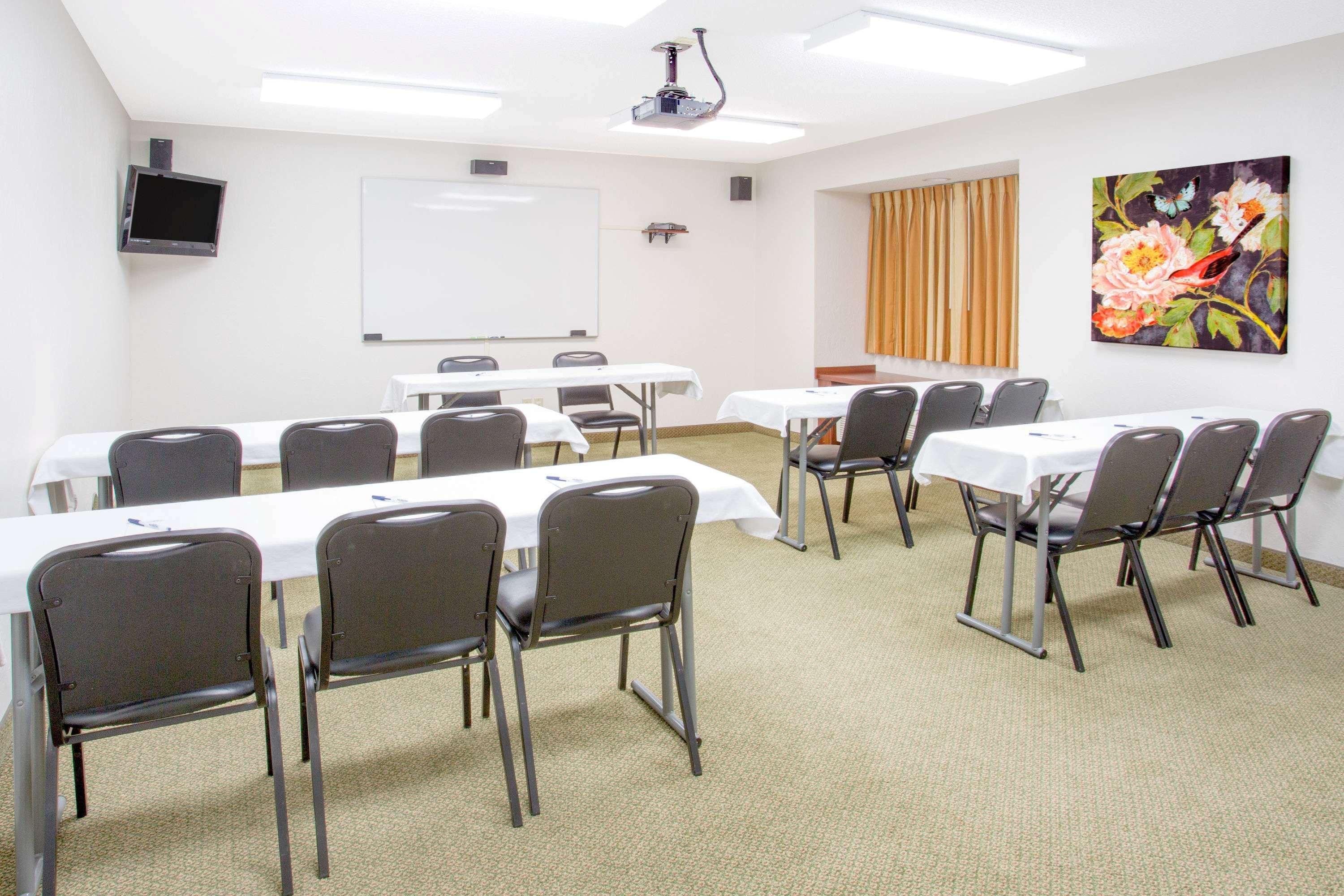 Microtel Inn And Suites Gassaway Екстер'єр фото