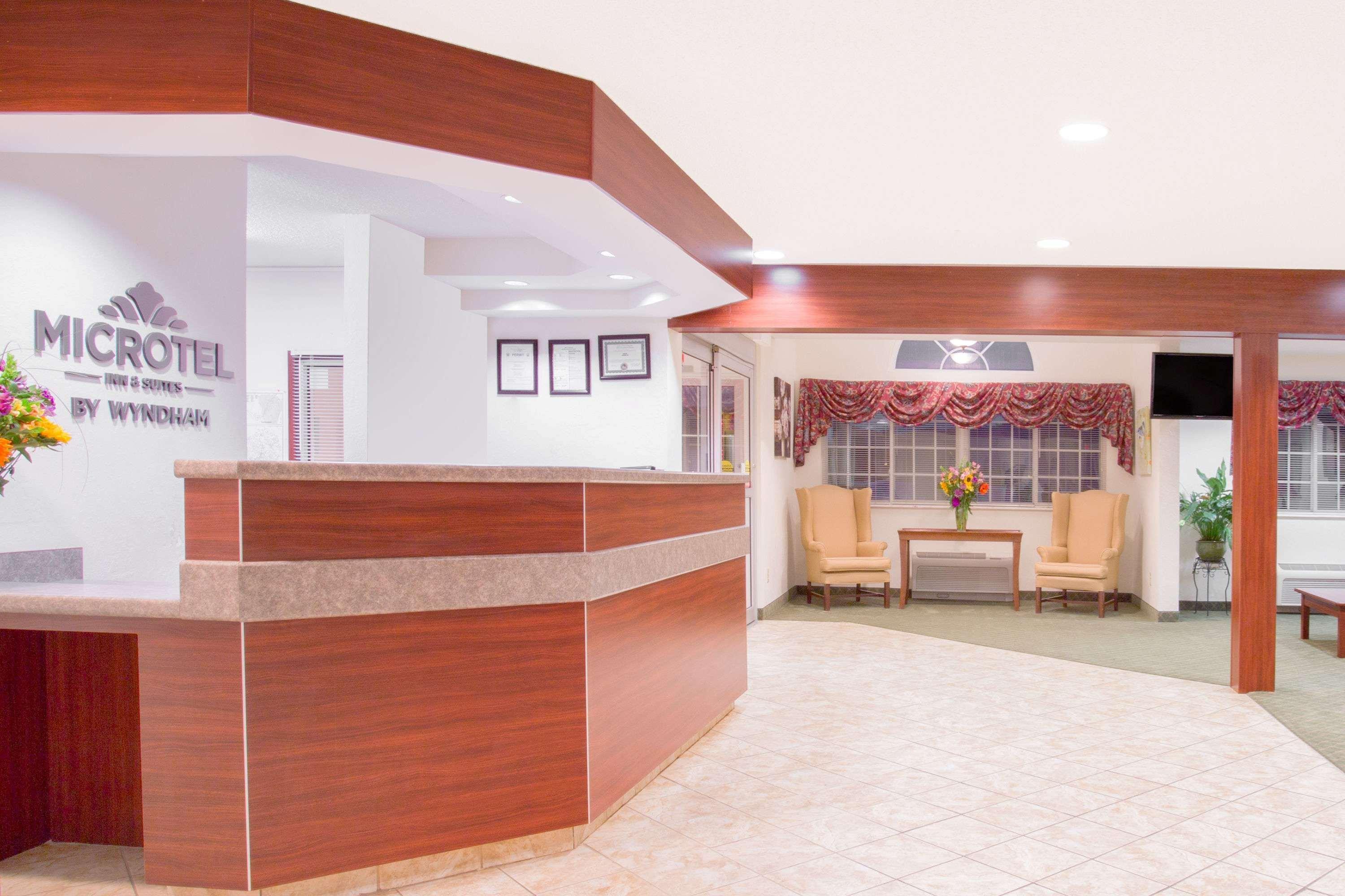 Microtel Inn And Suites Gassaway Екстер'єр фото
