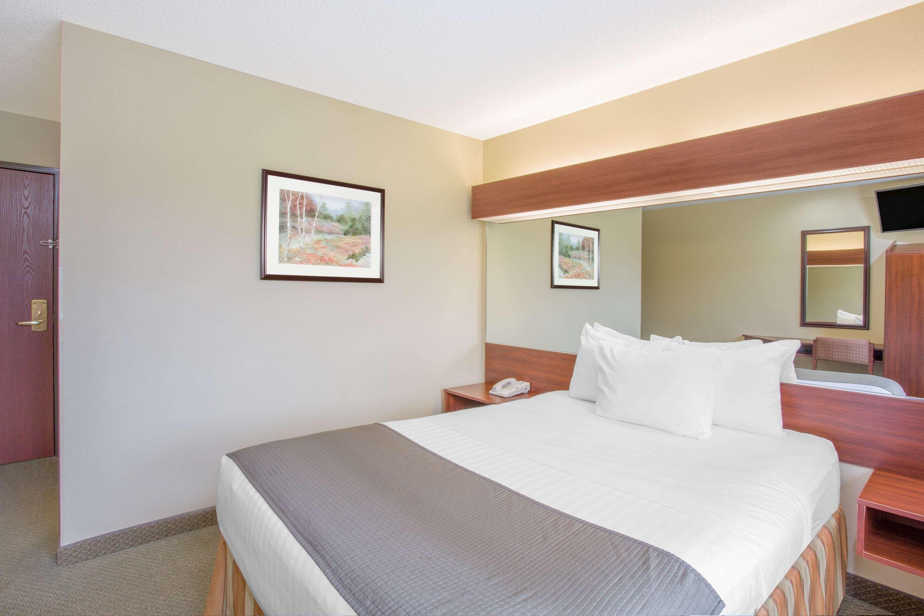 Microtel Inn And Suites Gassaway Екстер'єр фото